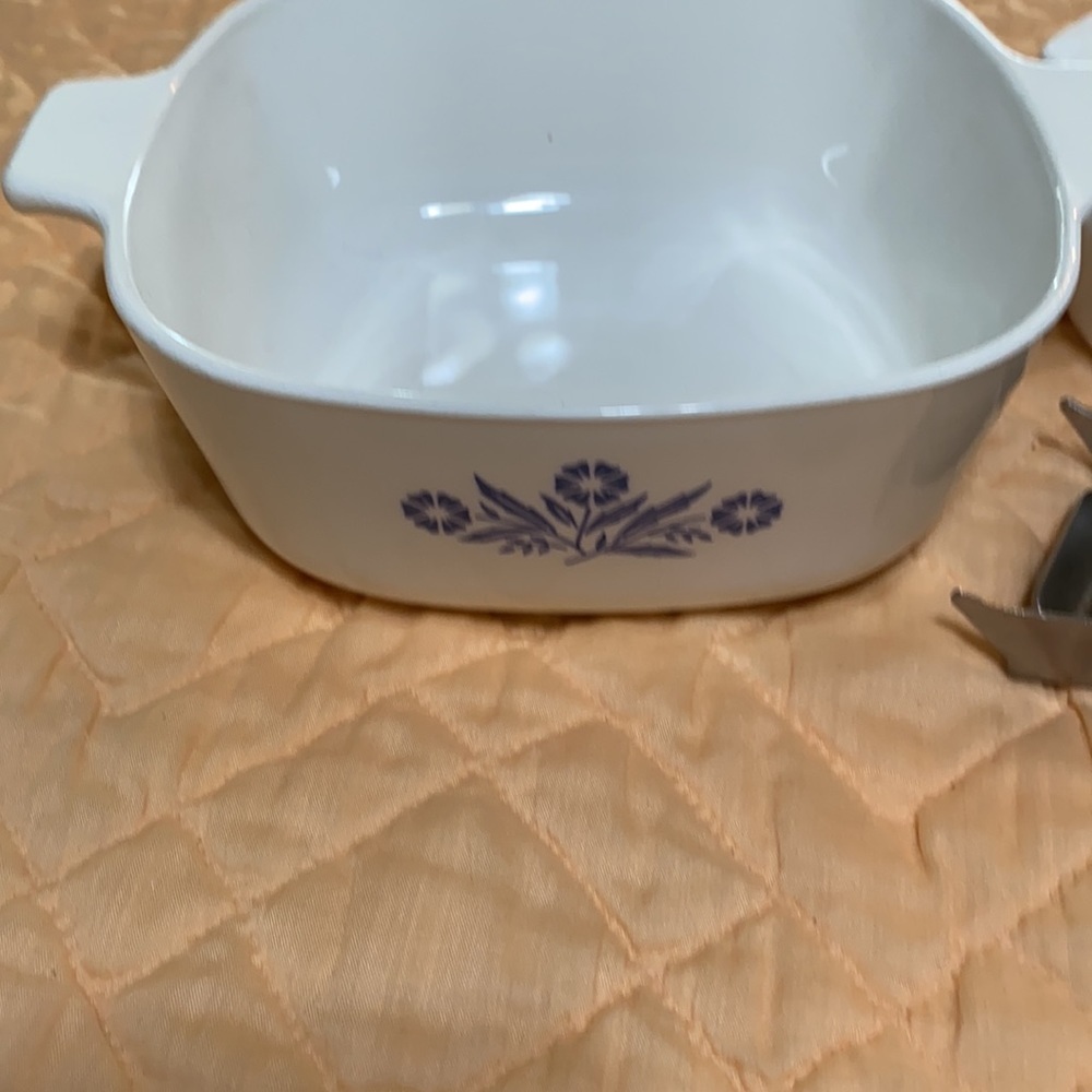 Corning ware set of 2- 7” bowls and removable handle and lid - Picture 2 of 15